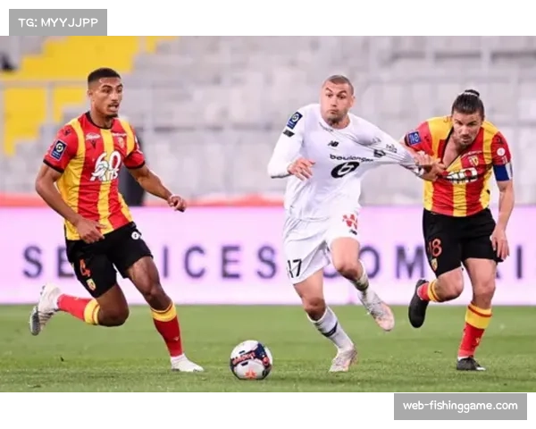 朗斯六连胜登顶暴露巴黎卫冕隐患，萨热战术变革成赛季转折